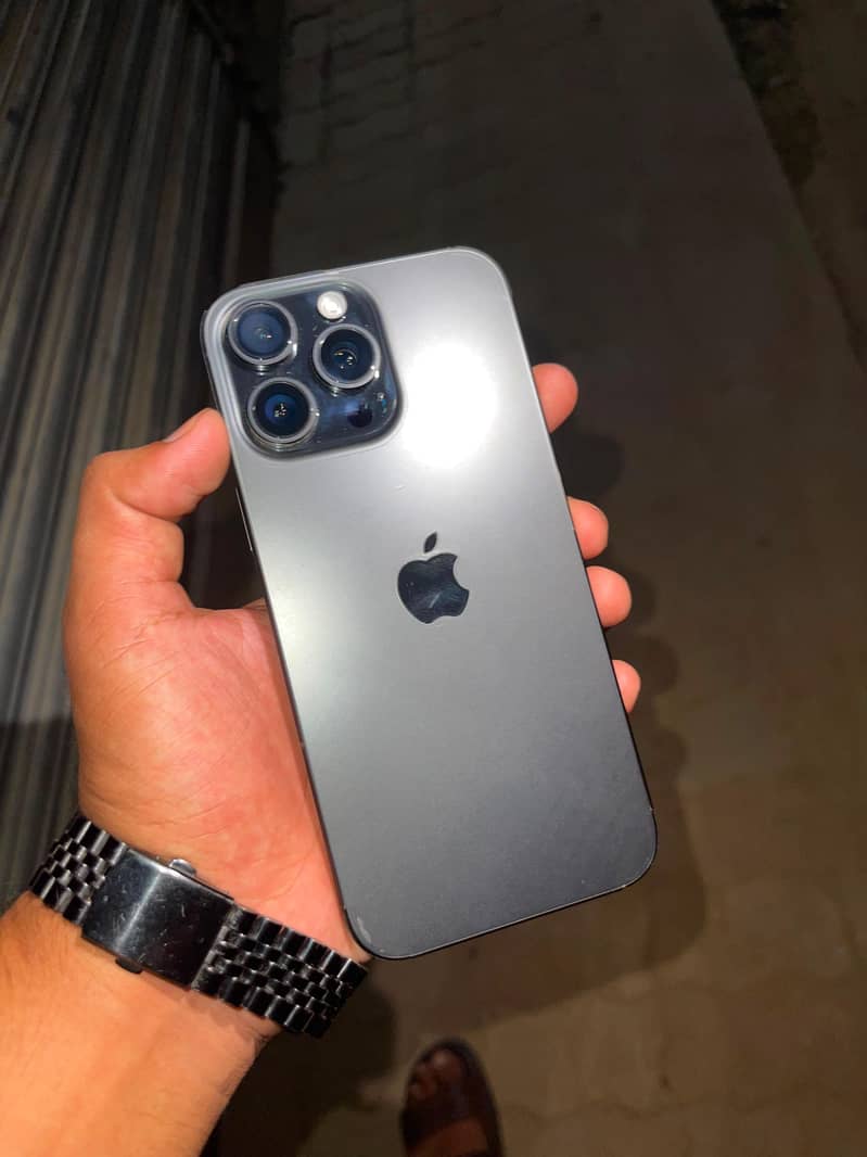Apple iPhone 16 Pro Max 0
