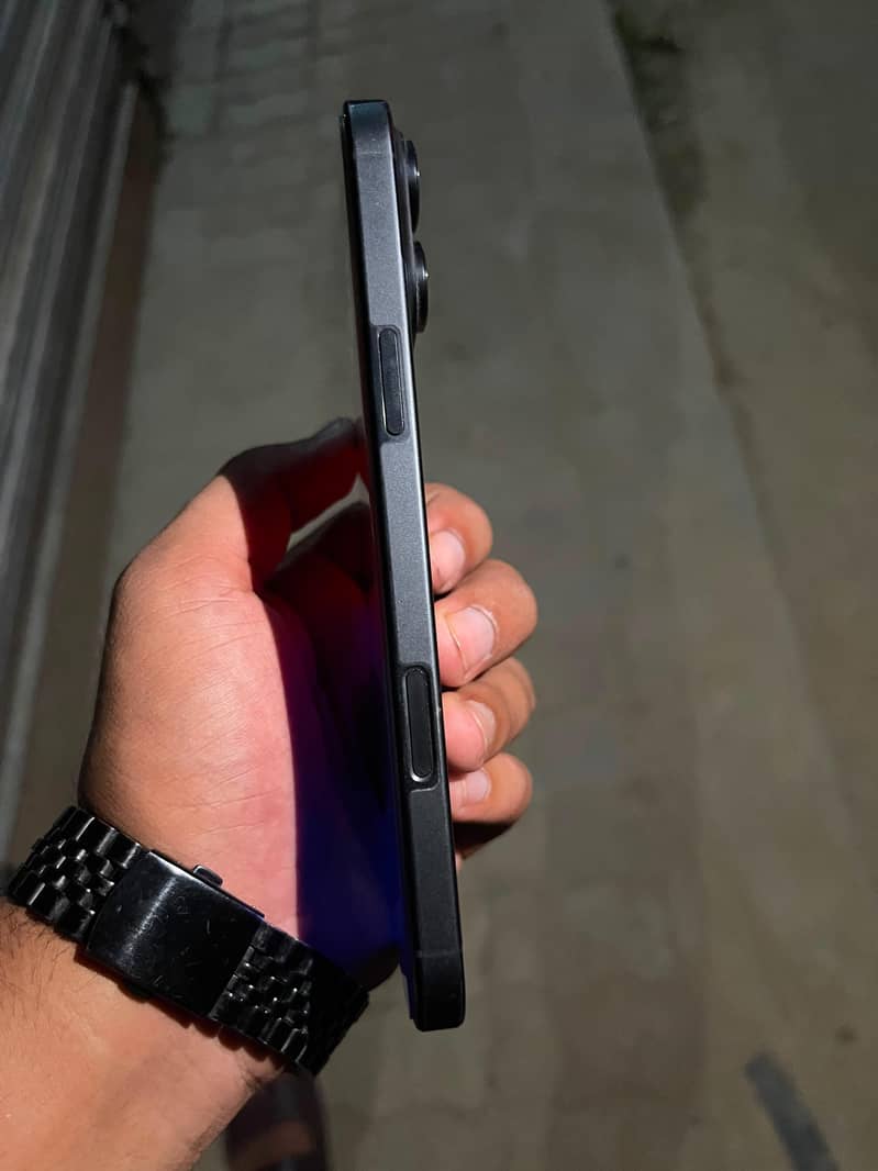 Apple iPhone 16 Pro Max 3