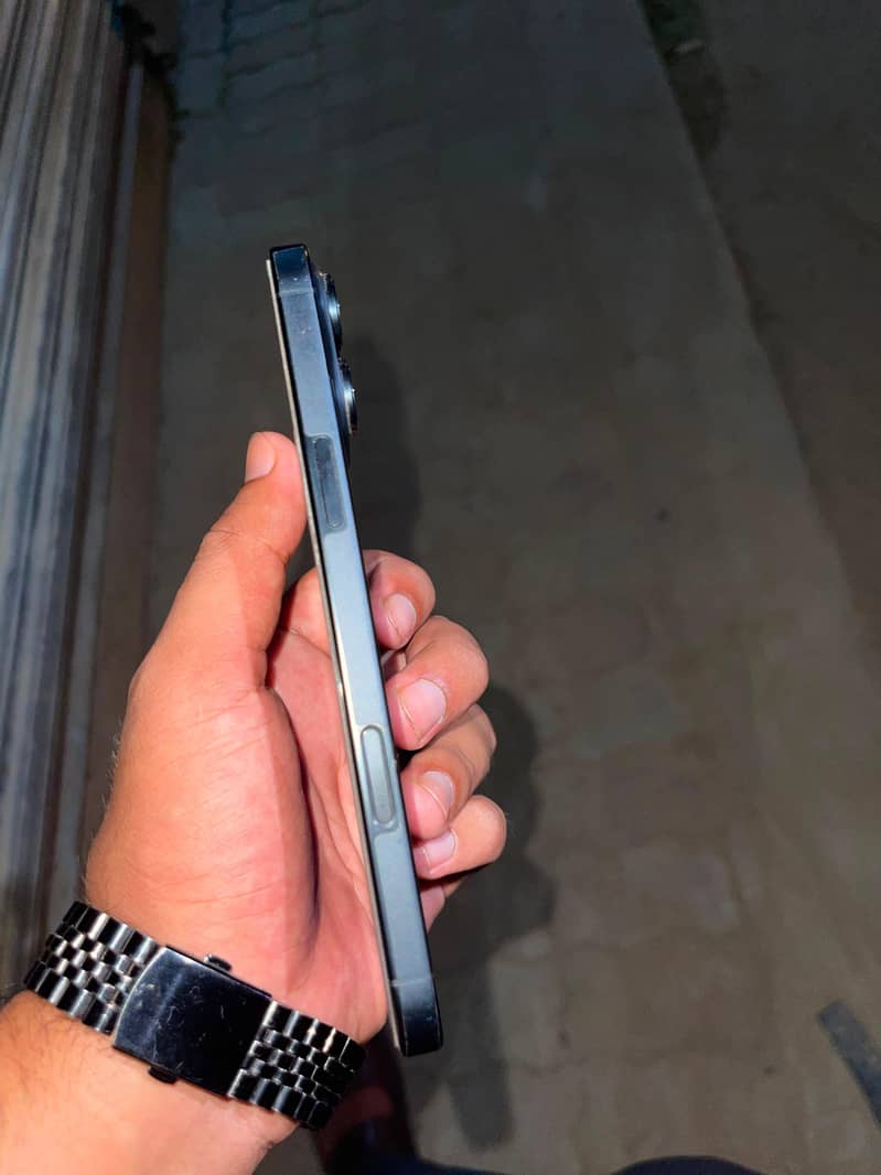 Apple iPhone 16 Pro Max 5