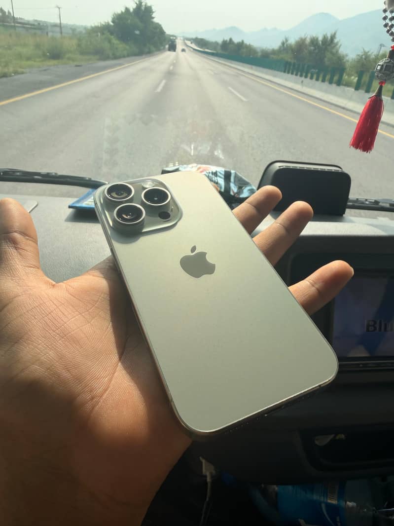 Apple iPhone 15 Pro 0