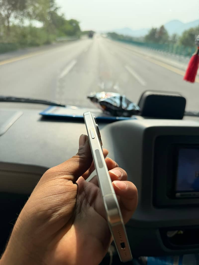 Apple iPhone 15 Pro 2