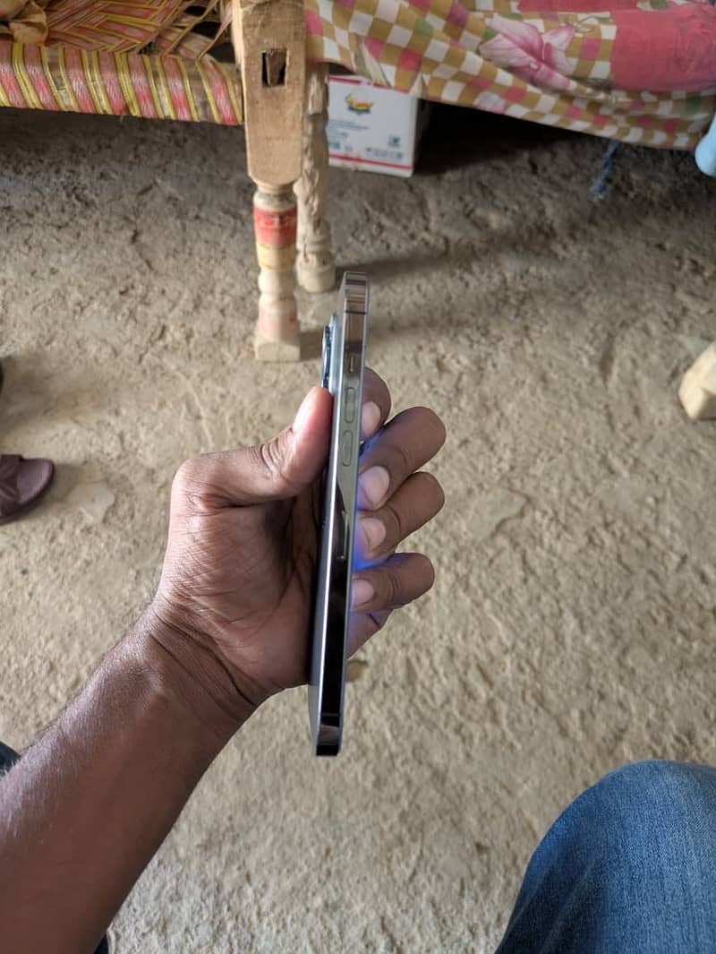 Apple iPhone 12 Pro Max 4