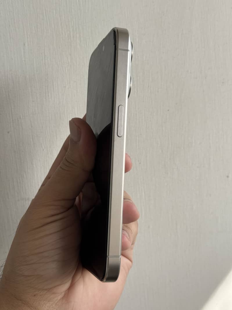 Apple iPhone 15 Pro 0