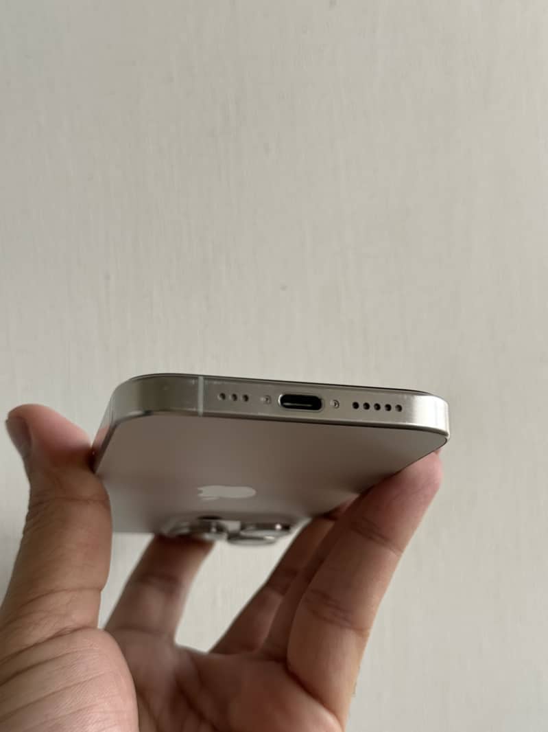 Apple iPhone 15 Pro 2