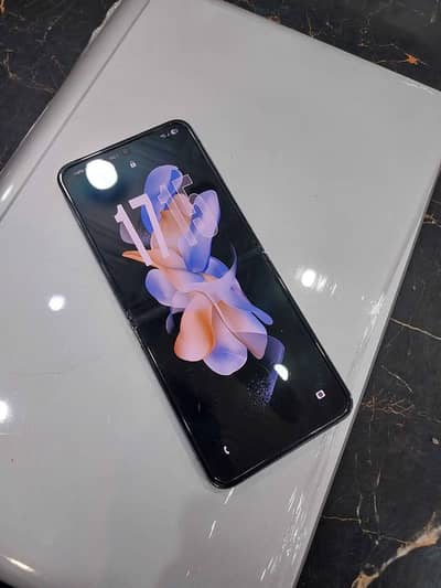 Samsung Mobile Z Flip 4 BEST CAMERA AND GAMING PHONE