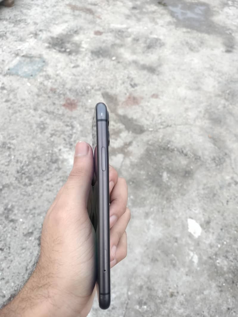 Apple iPhone 11 3