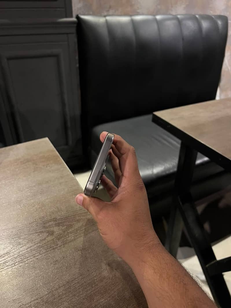 Apple iPhone 15 Pro Max 5
