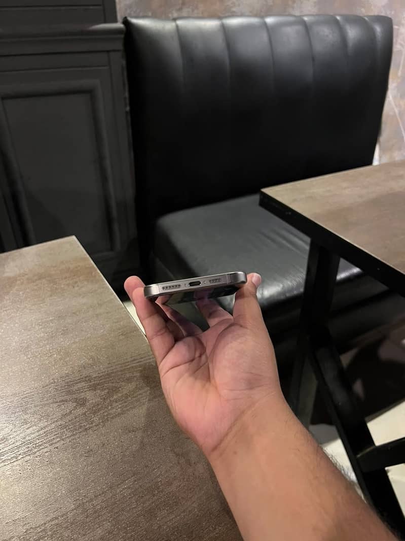 Apple iPhone 15 Pro Max 6