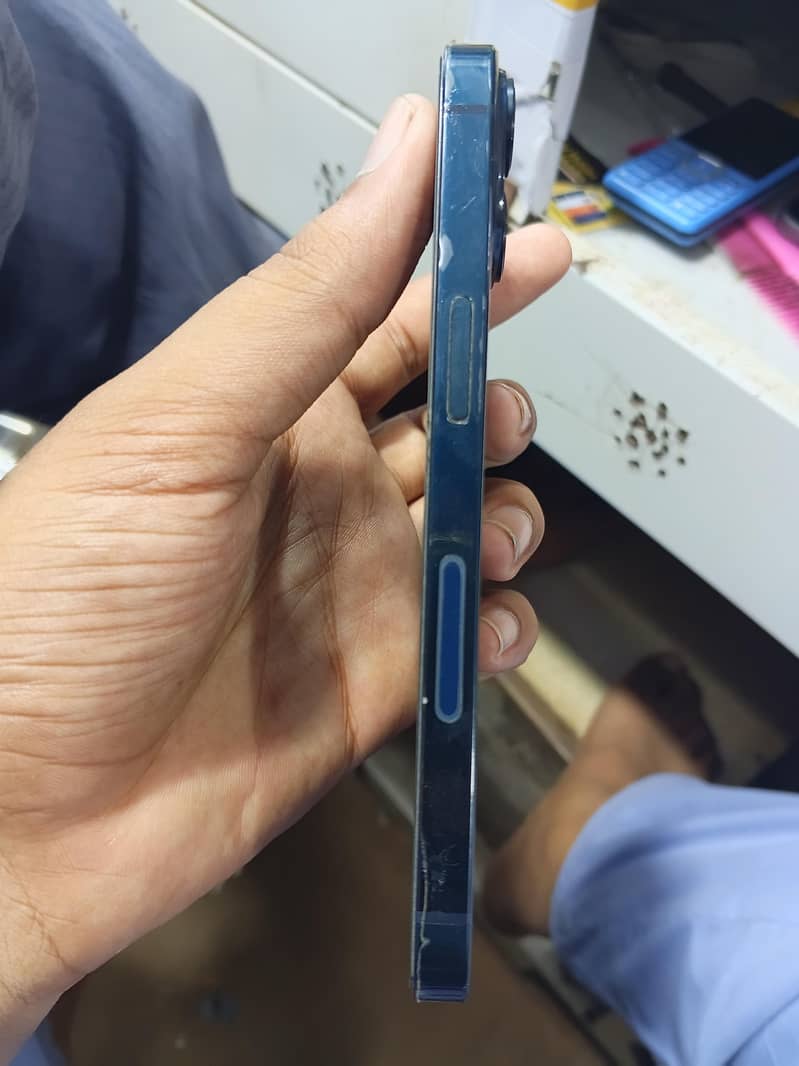 Apple iPhone 14 3