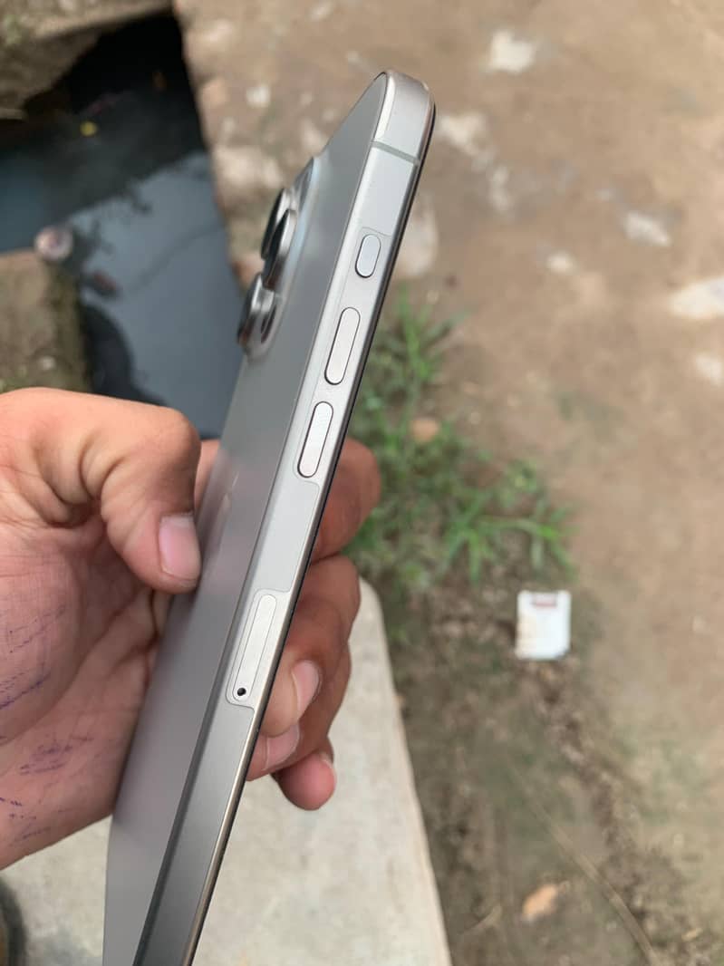 Apple iPhone 15 Pro Max 2