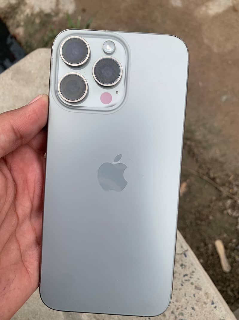 Apple iPhone 15 Pro Max 3