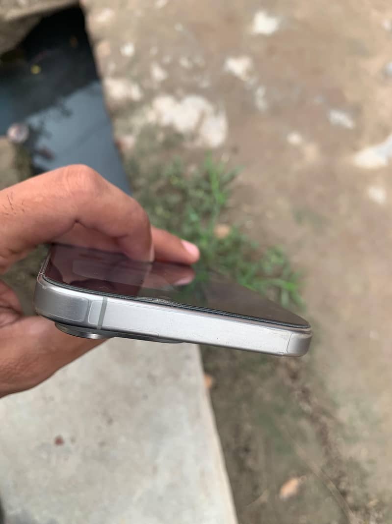 Apple iPhone 15 Pro Max 8
