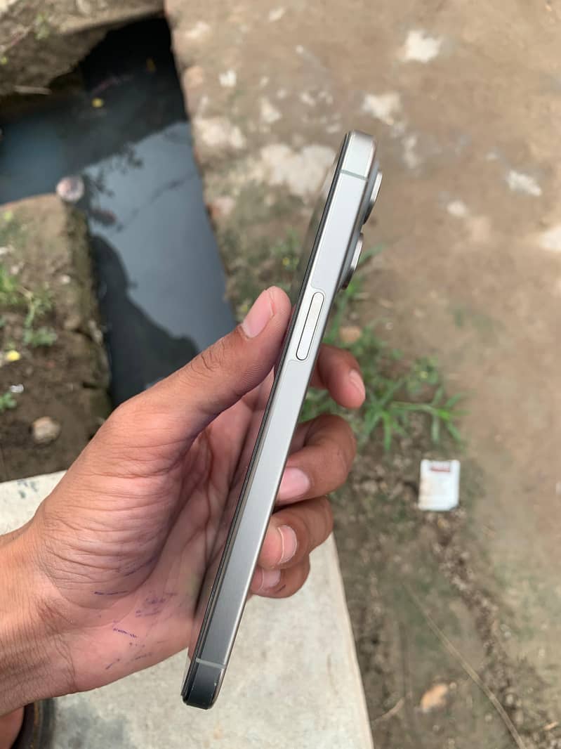 Apple iPhone 15 Pro Max 14