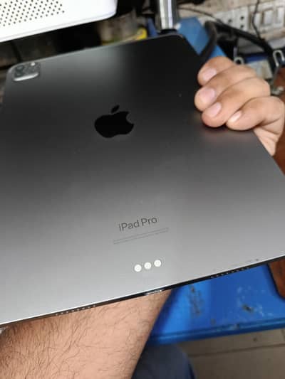 iPad pro 11 inch 4th generation WiFi 128gp