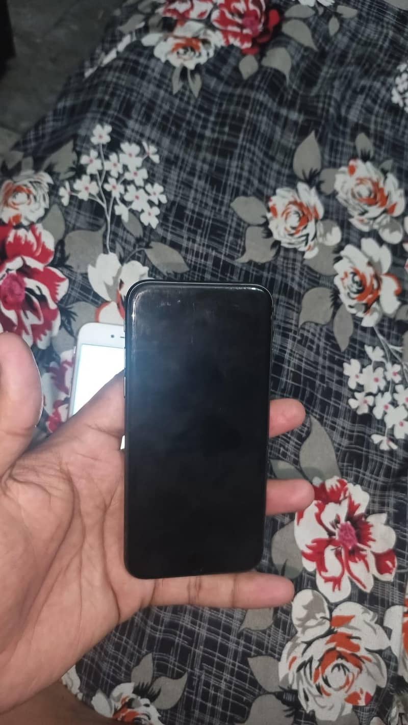 two iphone 8 2