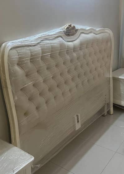 Elegant Off-White Solid Wood King Size Bedroom Set