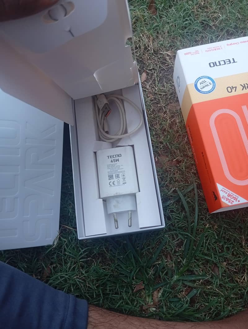 spark 40 pro plus 0