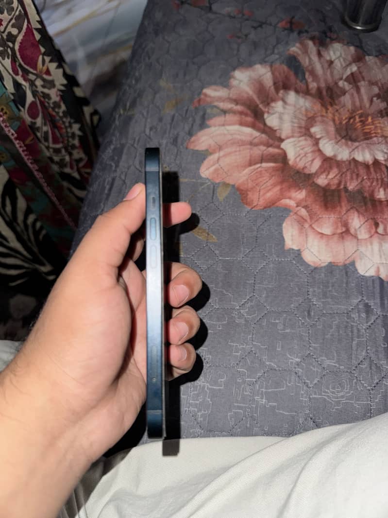 Apple iPhone 13 3