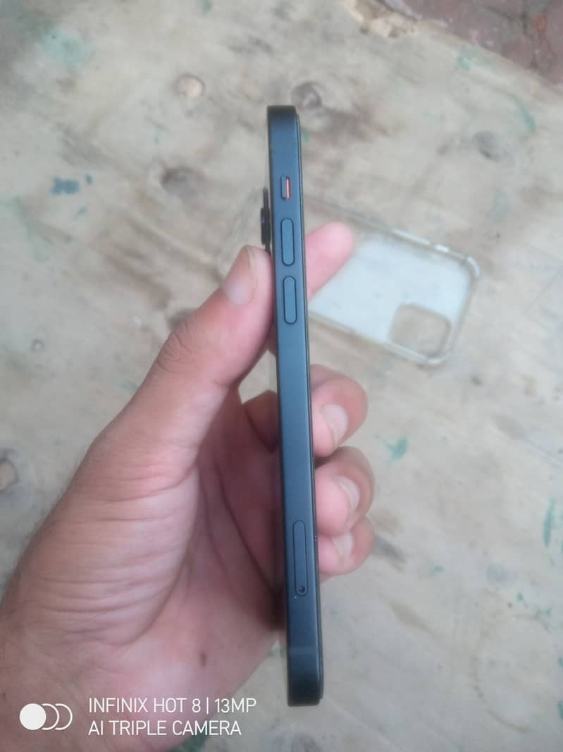 Apple iPhone 12 4