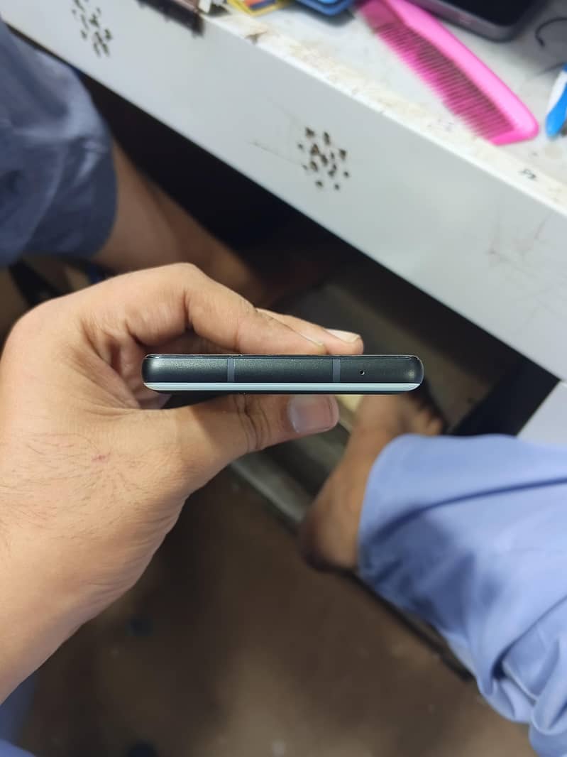 Google Pixel 6a 5