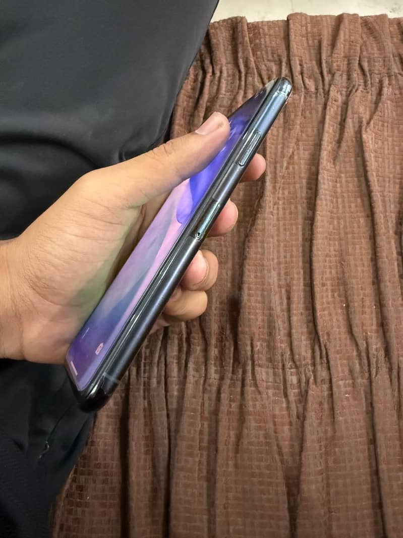 Apple iPhone 11 Pro Max 2