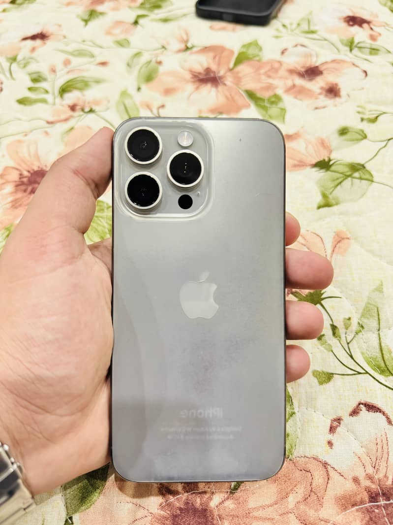 Apple iPhone 15 Pro Max 0