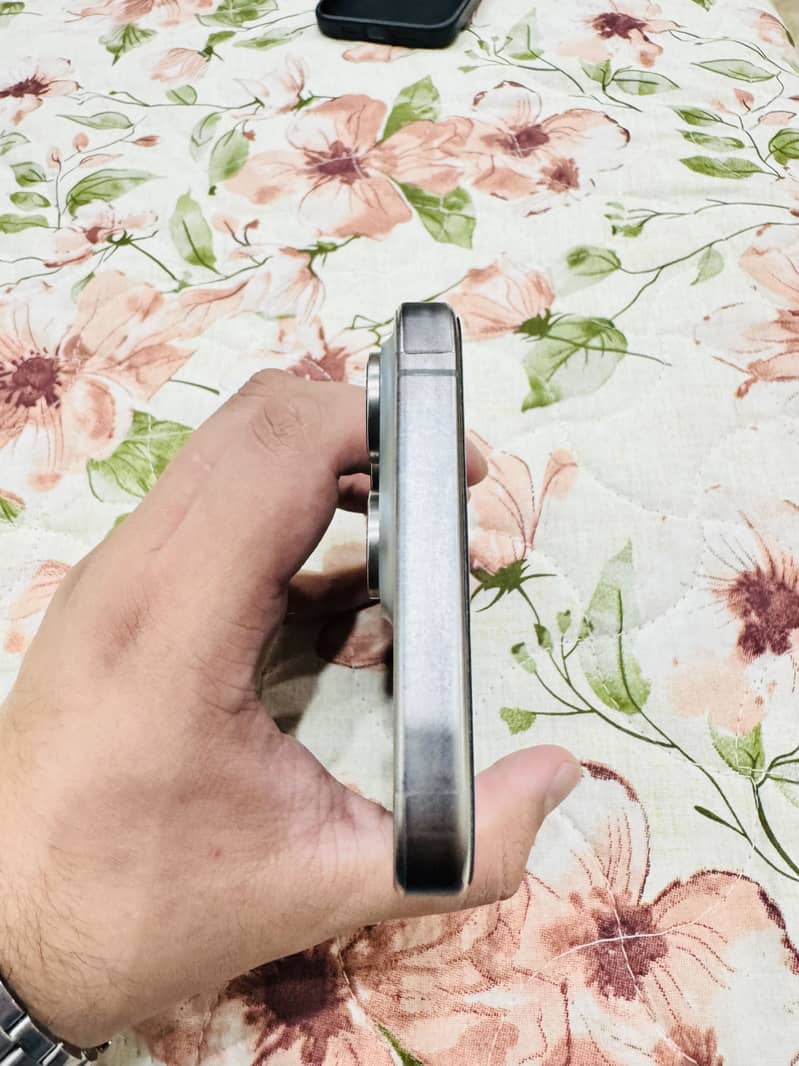 Apple iPhone 15 Pro Max 2