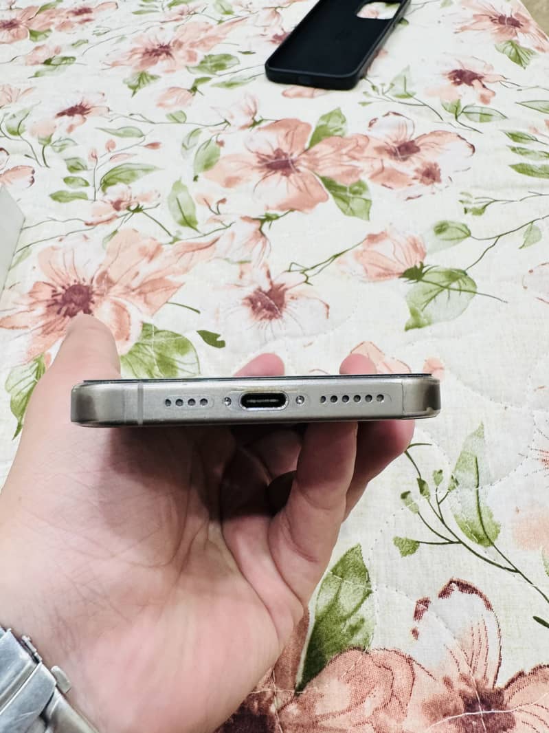 Apple iPhone 15 Pro Max 3