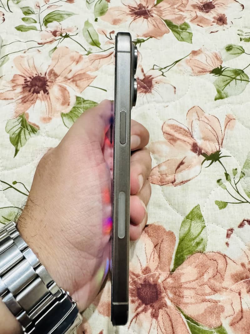 Apple iPhone 15 Pro Max 5