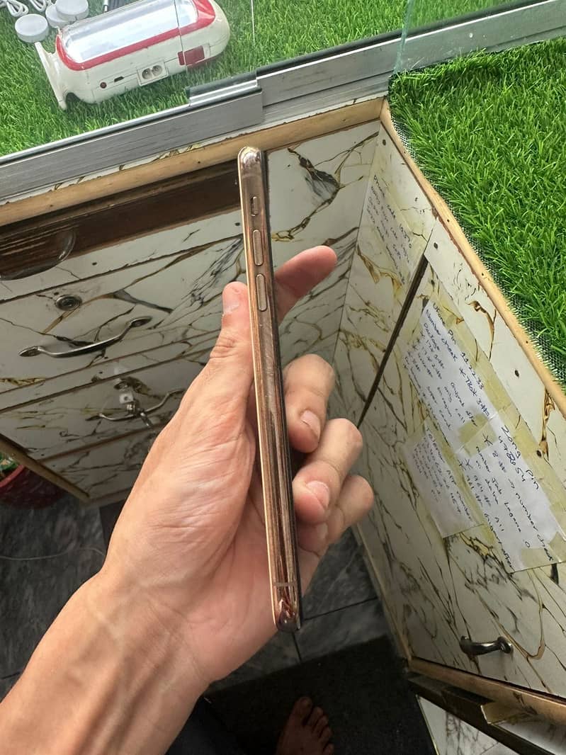 Apple iPhone 11 Pro 0
