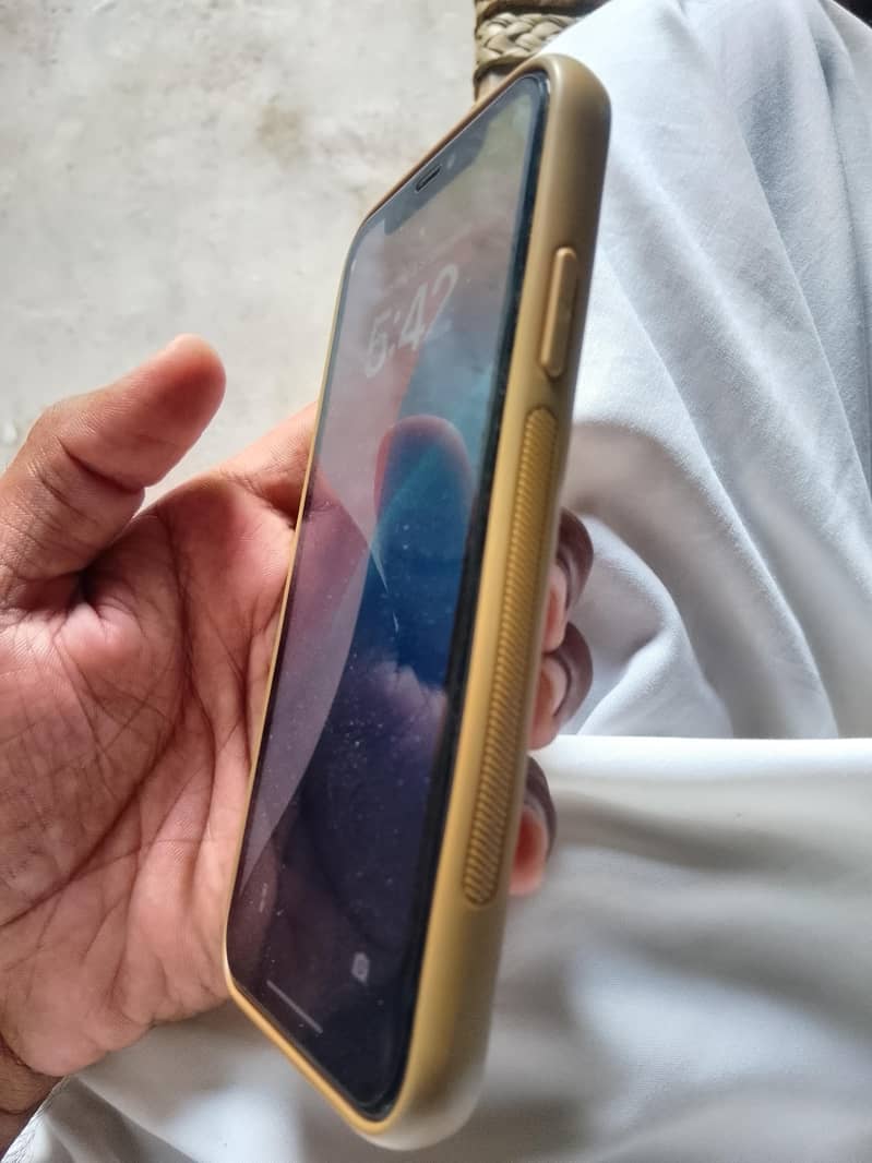 Apple iPhone 11 0