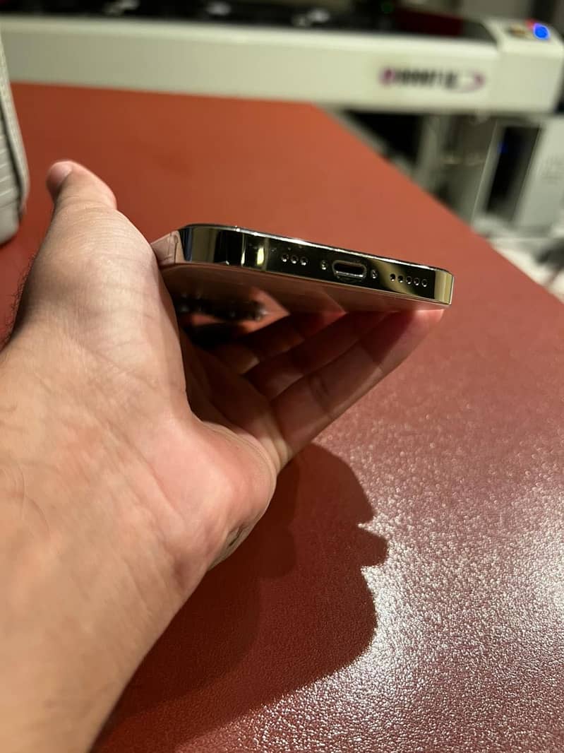 Apple iPhone 14 Pro 2