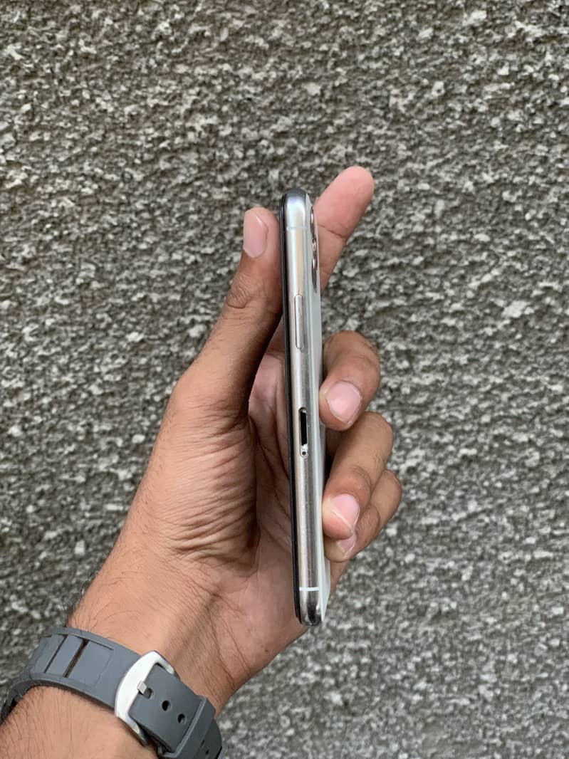 Apple iPhone 11 Pro 2
