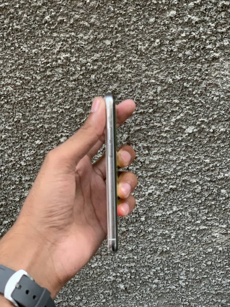 Apple iPhone 11 Pro 3