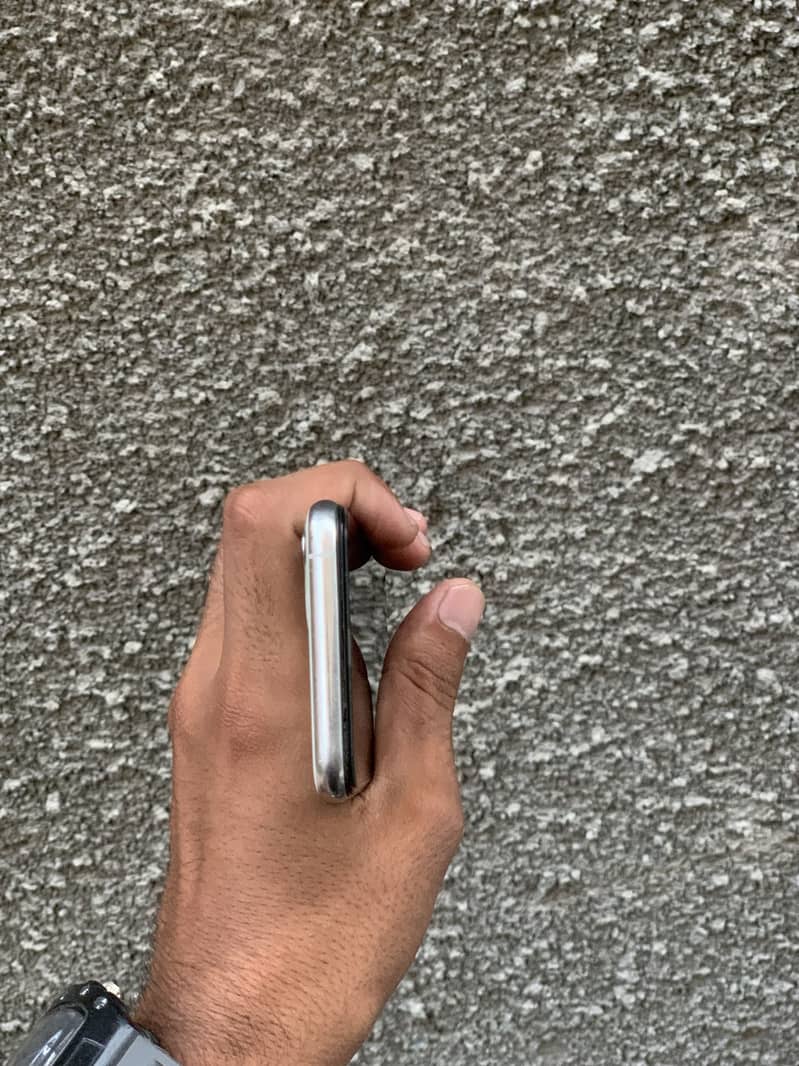 Apple iPhone 11 Pro 4
