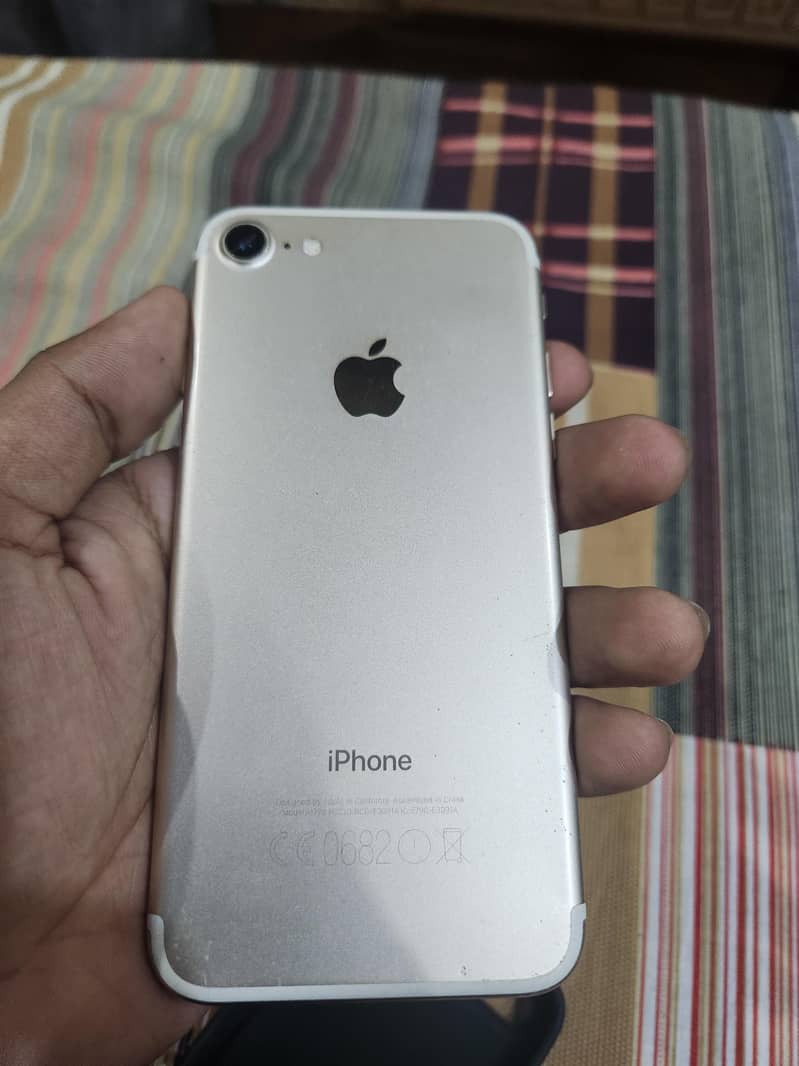 Apple iPhone 7 0
