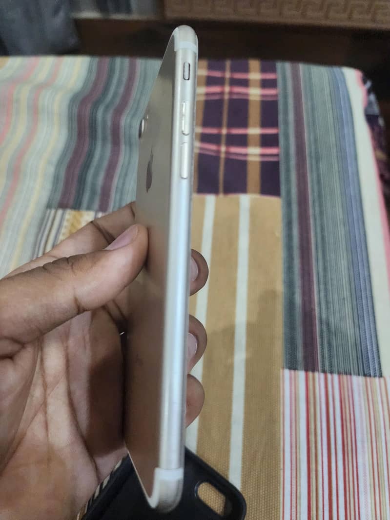 Apple iPhone 7 3