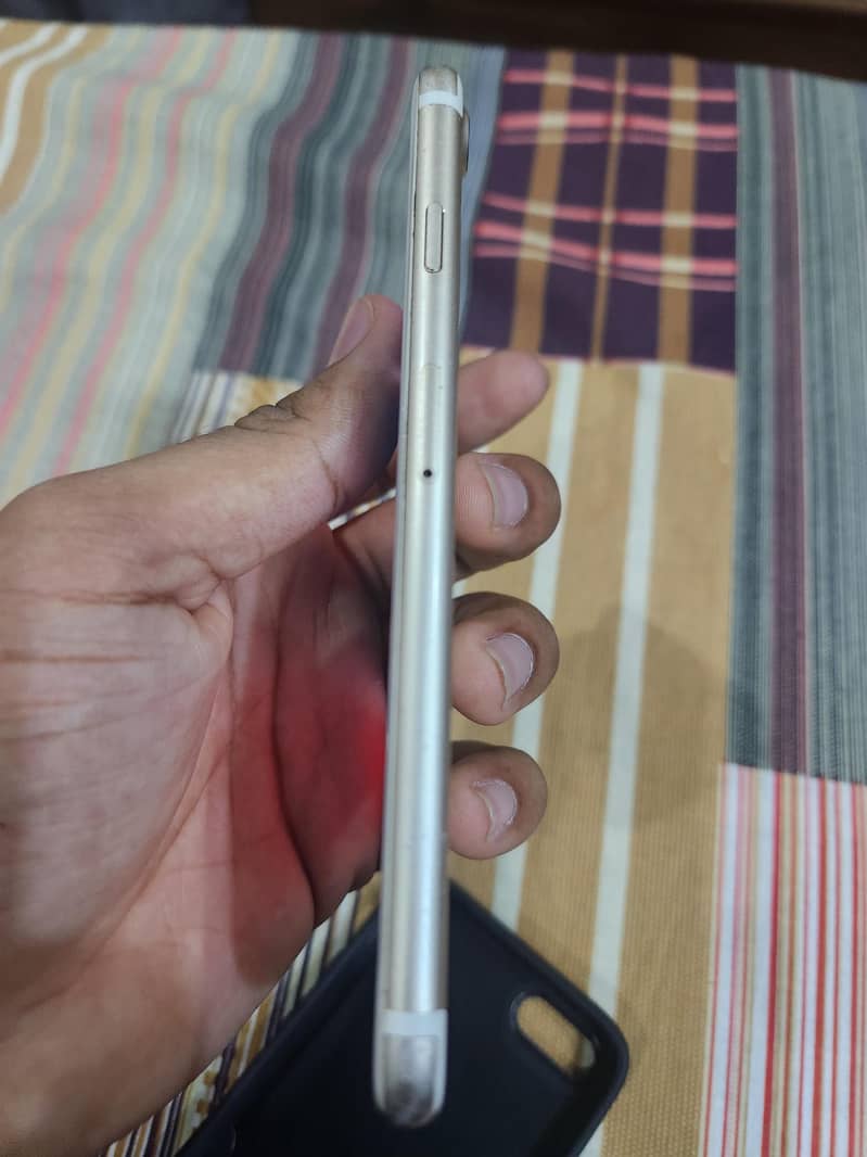 Apple iPhone 7 4