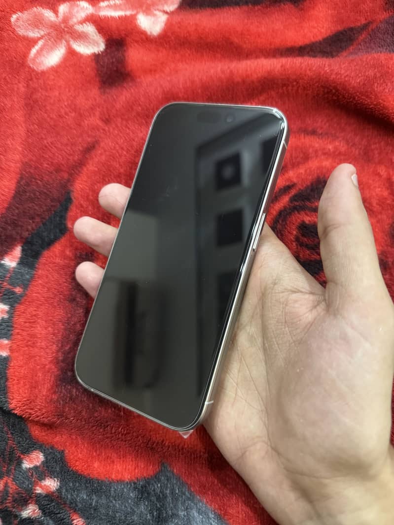 Apple iPhone 15 Pro 2