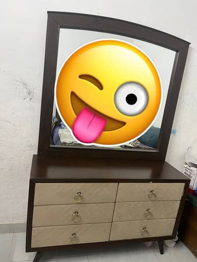 Dressing table