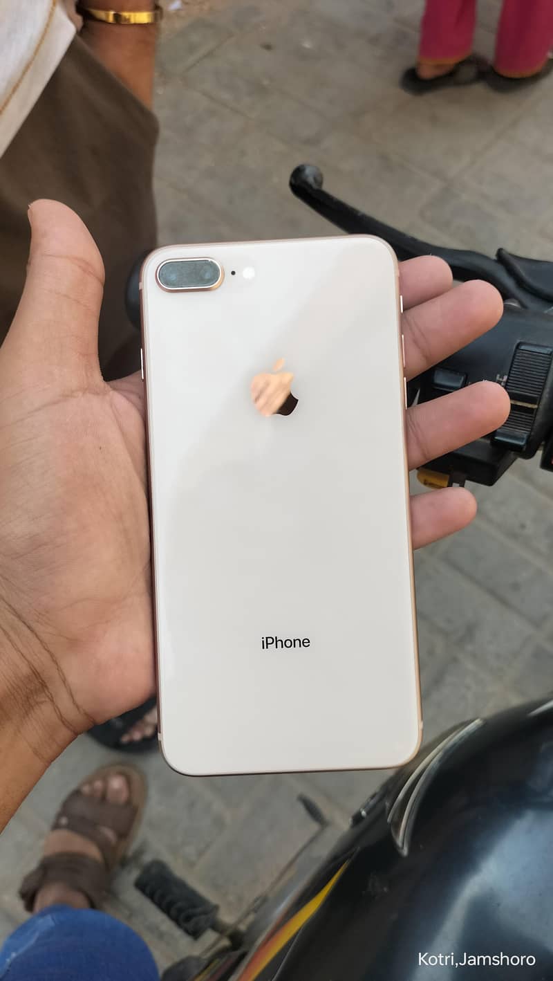 Apple iPhone 8 Plus 0