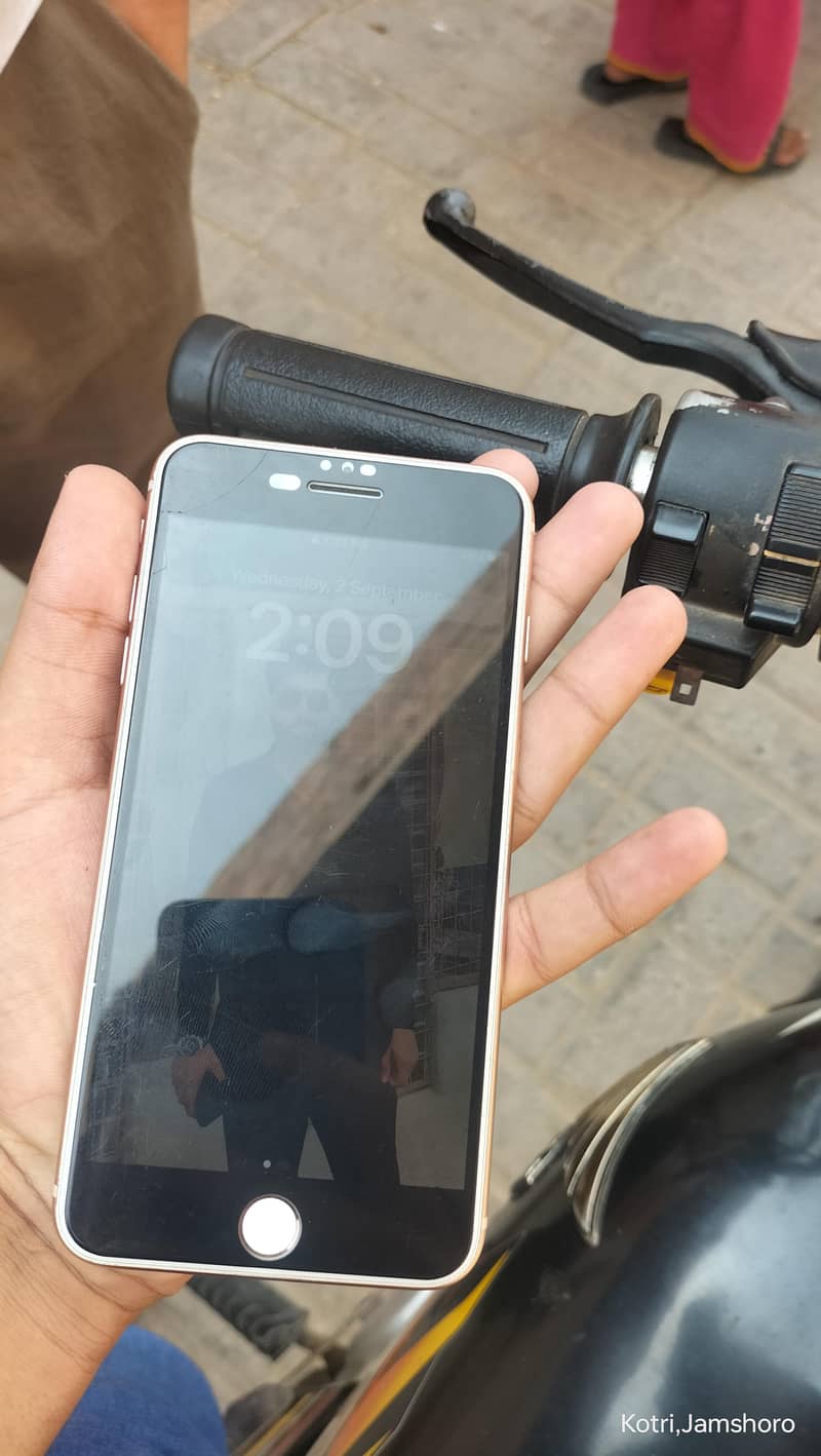 Apple iPhone 8 Plus 3