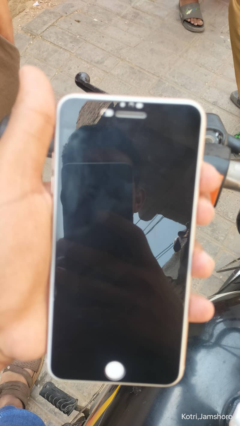 Apple iPhone 8 Plus 4