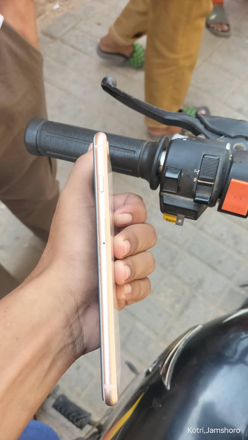 Apple iPhone 8 Plus 5