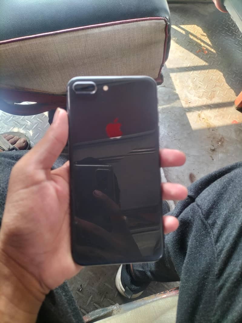Apple iPhone 8 Plus 2