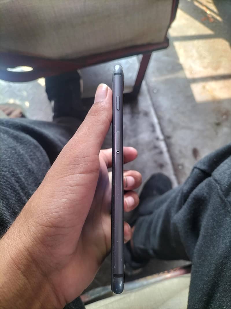 Apple iPhone 8 Plus 3