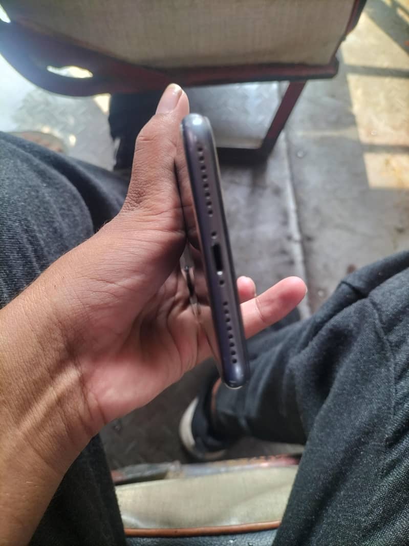 Apple iPhone 8 Plus 4