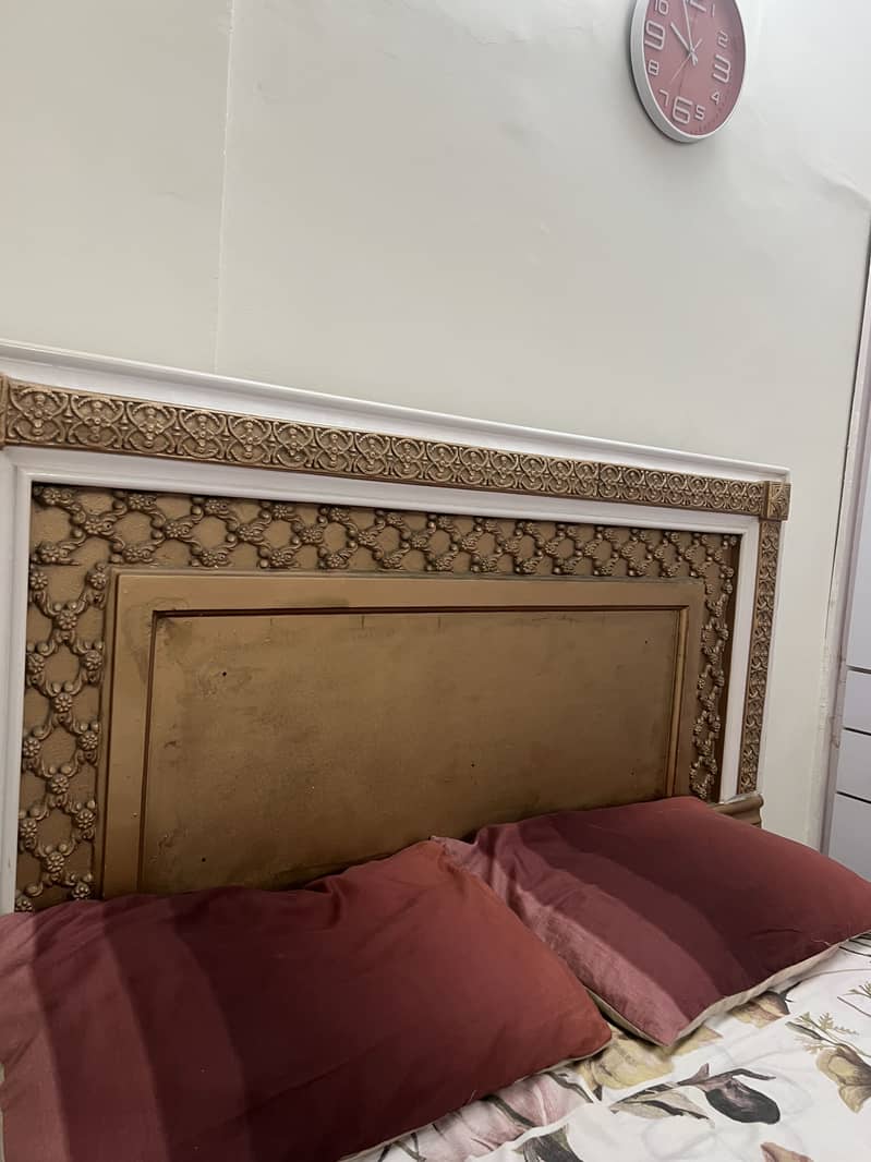 Queen Bed 4