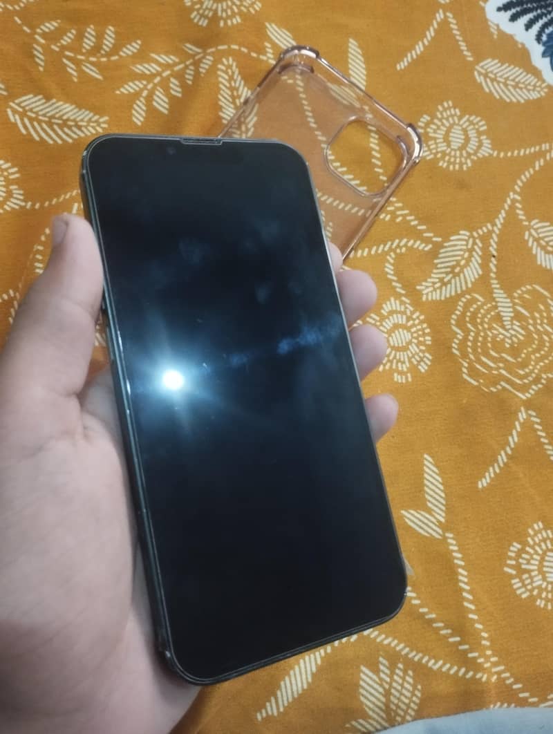 Apple iPhone 13 6