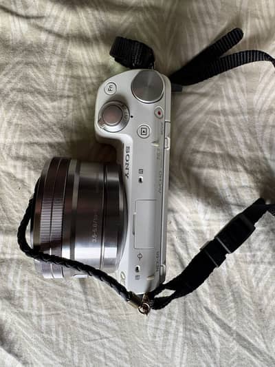 Sony NEX-5R Mirrorless camera